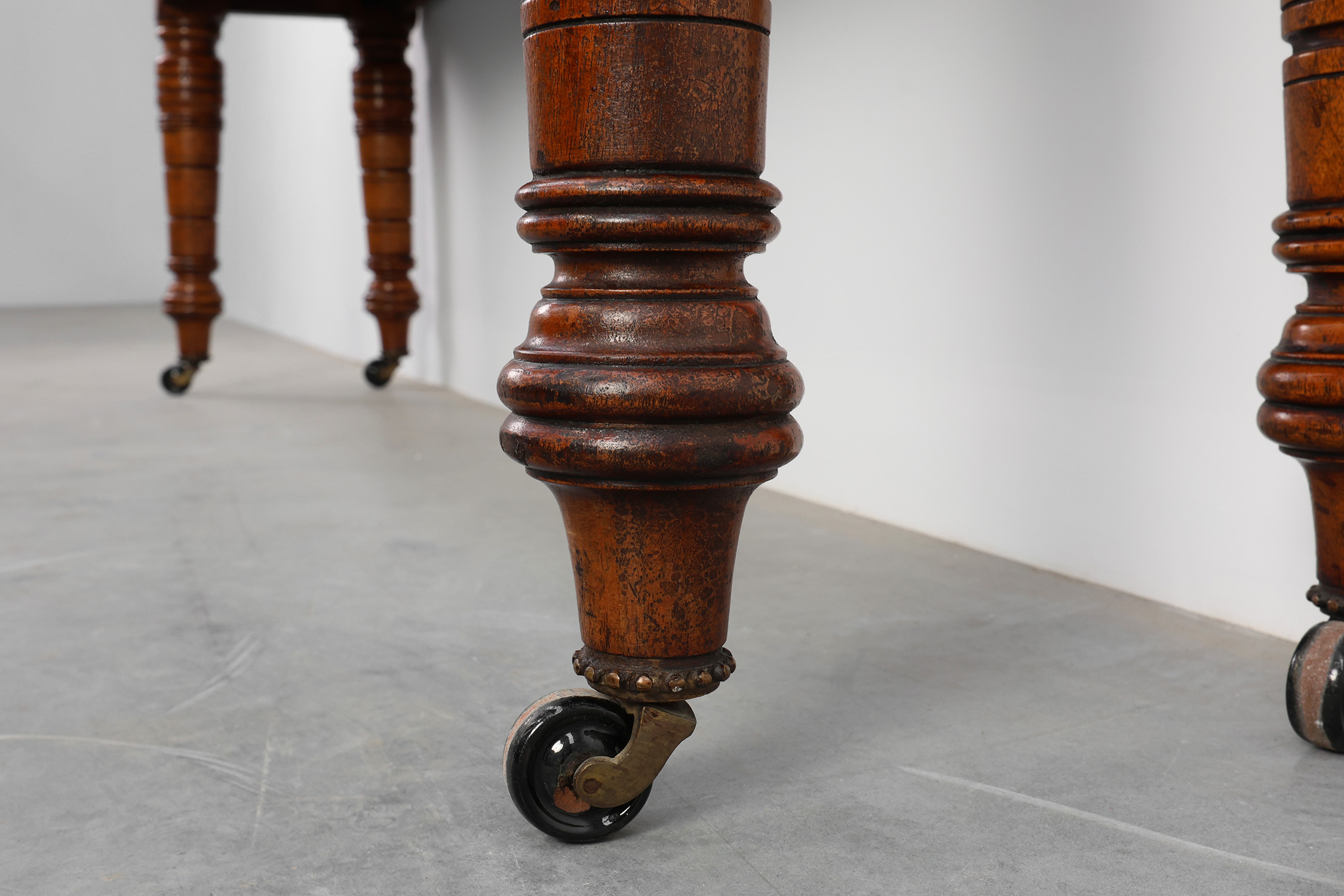 Large William IV Walnut Console Table, United Kingdom ca. 1840thumbnail